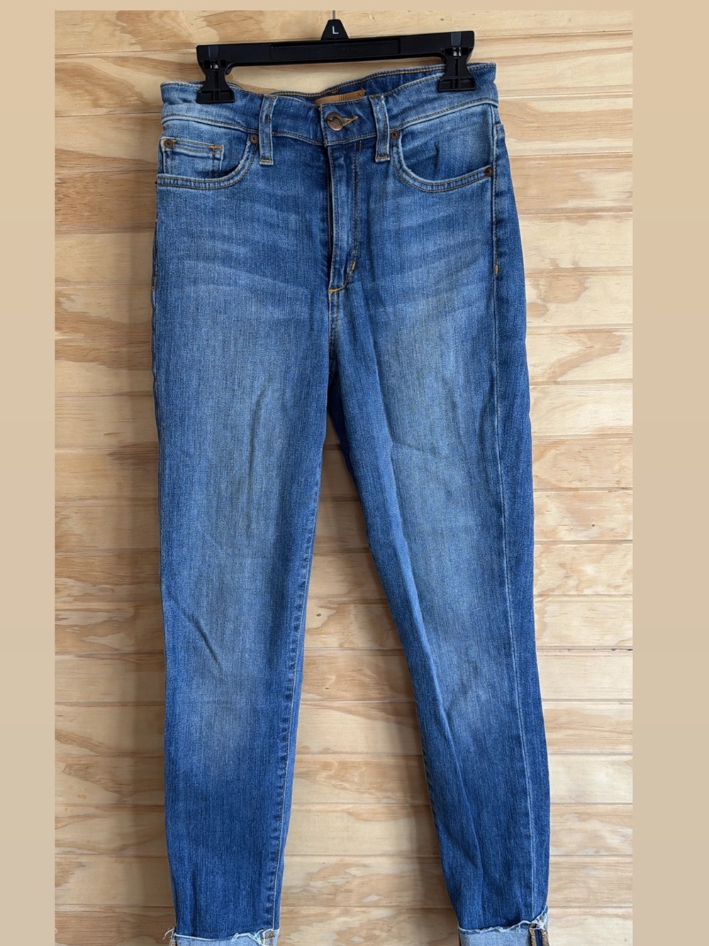 LAWLESS Skinny High-Rise Jeans in Medium Blue Wash